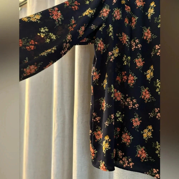 Status by Chenault Long Sleeve Blue Floral Ruffle Blouse. Size 1X. - Picture 3 of 7